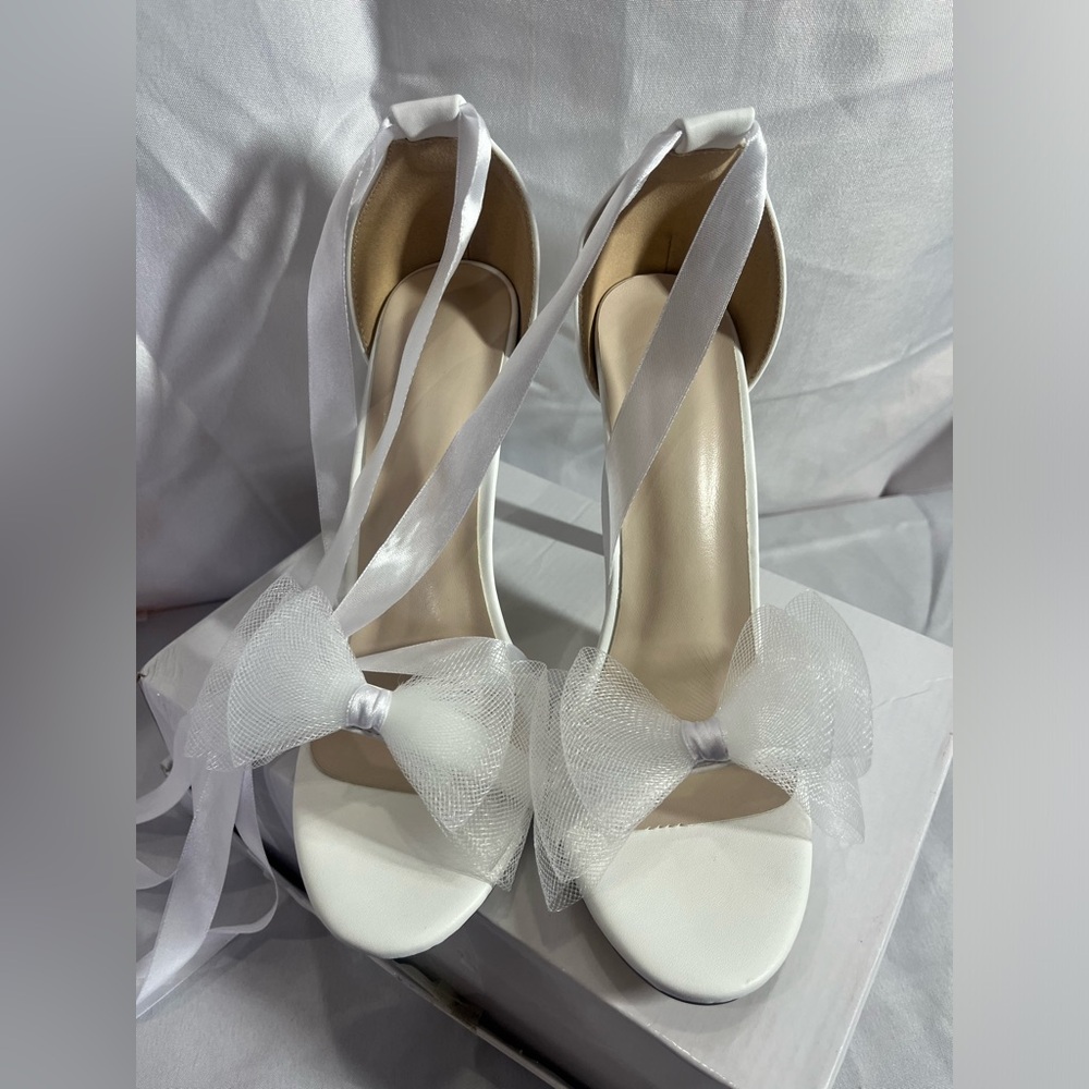 White Ankle Strap Stiletto Heels With Bow Womens 41/9.5